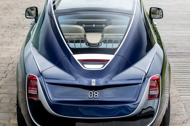 Cựu giám đốc thiết kế của Rolls-Royce Motor Cars - Giles Taylor, từng mô tả Sweptail là “chiếc xe ôtô có giá trị tương đương với thời trang cao cấp”.