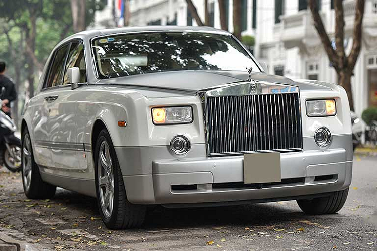 Không chỉ riêng gì ông Đặng Lê Nguyên Vũ, có khá nhiều đại gia Việt không ưu tiên Rolls-Royce Cullinan, thay vào đó có thể là Range Rover SV như Cường Đô la, Lamborghini Urus như cách chơi của chủ xe Koenigsegg CCX ở Hải Phòng hay Bentley Bentayga V8 như ông Hoàng Kim Khánh...