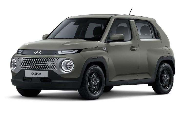 Bên cạnh phiên bản Essential Light, Hyundai Casper 2023 còn có thêm màu sơn ngoại thất mới là xanh nhám Tomboy Khaki. Trong thời gian qua, xanh bóng Tomboy Khaki là màu sơn được khách hàng Hàn Quốc chọn nhiều nhất khi mua mẫu SUV hạng A này. Do đó, hãng Hyundai quyết định bổ sung phiên bản nhám của màu sơn này cho xe.
