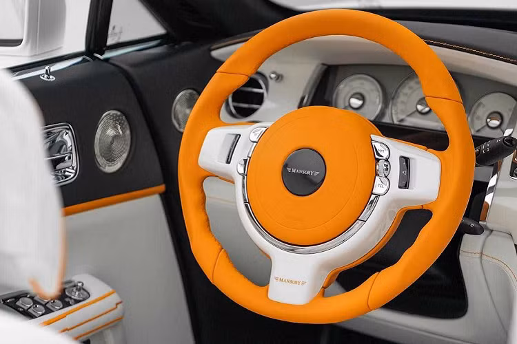 Mansory từng đề cập Dawn Pulse Edition trang bị hệ thống treo thể thao mới được phát triển và hệ thống ống xả thể thao hiệu suất cao với 4 ống xả màu trắng.