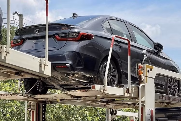 Theo kế hoạch, Honda City 2023 sẽ ra mắt Việt Nam vào ngày 4/7 tới đây, cùng với mẫu MPV cỡ nhỏ BR-V. Từ ngày 5/7/2023, xe sẽ bắt đầu được giao cho khách hàng. Vì được lắp ráp trong nước nên mẫu sedan hạng B này sẽ được hưởng ưu đãi 50% lệ phí trước bạ của Chính phủ, có hiệu lực từ ngày 1/7 - 31/12/2023.