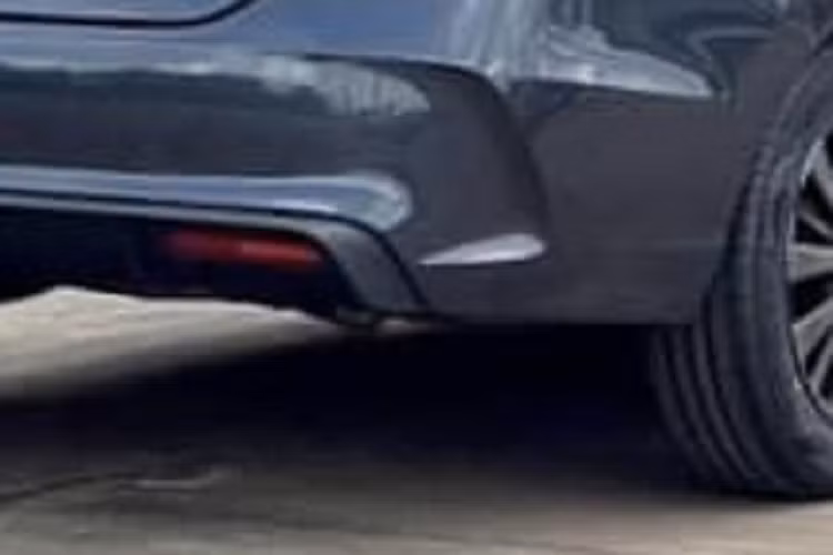 Giá bán của Honda City 2023 tại Việt Nam chưa được công bố. Tuy nhiên, theo nhân viên tư vấn bán hàng tại đại lý, giá xe sẽ chỉ tăng nhẹ khoảng 10 triệu đồng. Hiện mẫu xe này đang được bán ở Việt Nam với giá bán từ 529 - 599 triệu đồng cho 3 phiên bản.