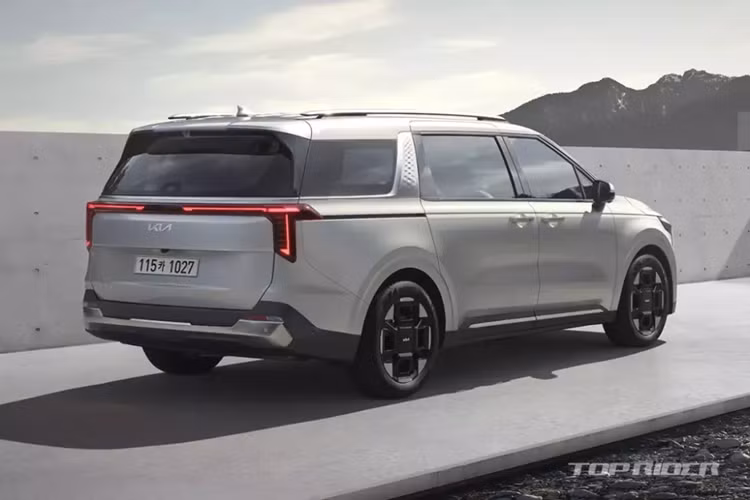 Ở Kia Sorento 2024, động cơ xăng sẽ có công suất tối đa 180 mã lực. Động cơ này kết hợp với mô-tơ điện mạnh 53 mã lực và pin lithium-ion 1,5 kWh, cho công suất tổng cộng 230 mã lực. Theo kế hoạch, hãng Kia sẽ bắt đầu nhận cọc cho Carnival mới ở thị trường Hàn Quốc vào tháng sau. Giá bán của xe chưa được hé lộ.