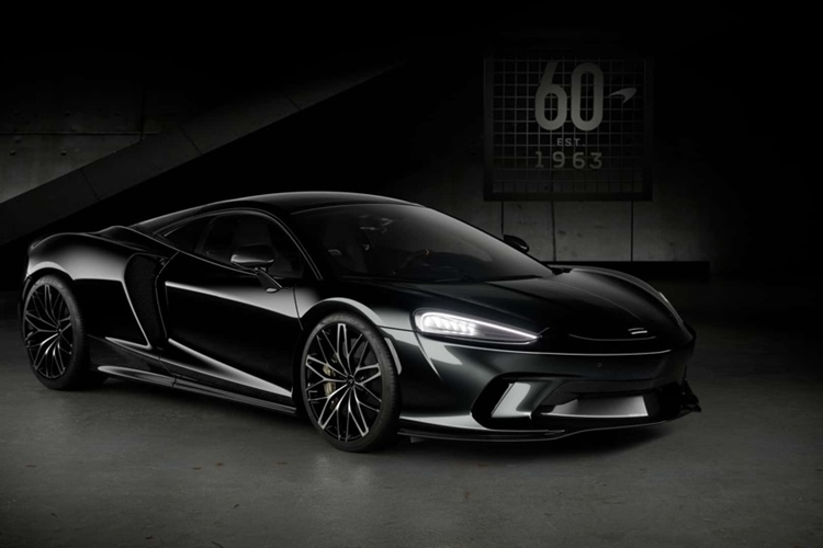 Các sọc này được bổ sung bằng logo McLaren Triple Crown ở phía trước và ở phía sau đồ hoạ mỗi năm chiến thắng riêng lẻ – 74, 84 và 95 thể hiện chiến thắng quan trọng trong môn đua xe thể thao. Tuỳ chọn đặc biệt chỉ được áp dụng trên 750S, số lượng xe giới hạn 60 chiếc.