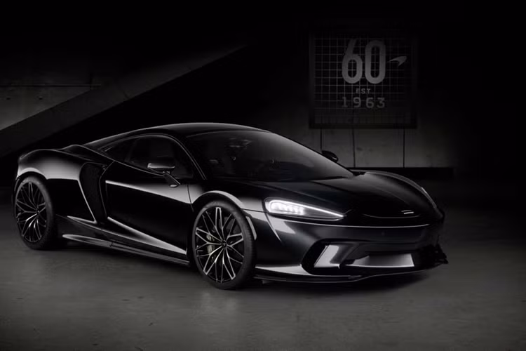 Các sọc này được bổ sung bằng logo McLaren Triple Crown ở phía trước và ở phía sau đồ hoạ mỗi năm chiến thắng riêng lẻ – 74, 84 và 95 thể hiện chiến thắng quan trọng trong môn đua xe thể thao. Tuỳ chọn đặc biệt chỉ được áp dụng trên 750S, số lượng xe giới hạn 60 chiếc.