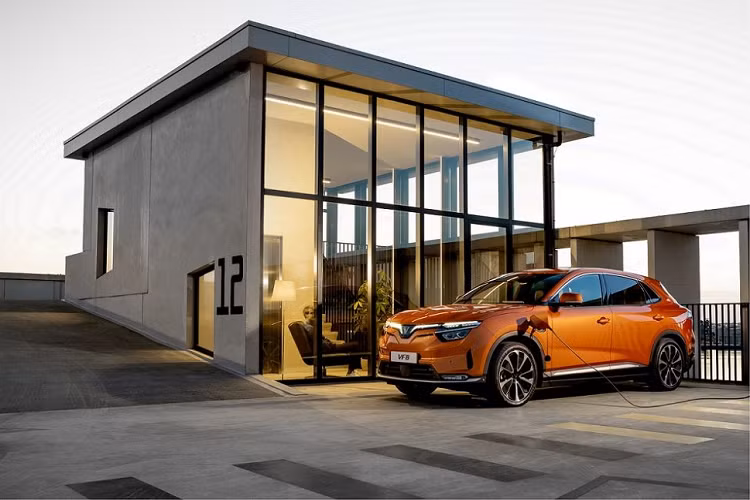 Cong ty GSM cua ty phu Pham Nhat Vuong cong bo gia thue xe VinFast