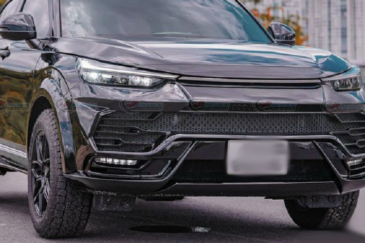 Ngoài những thay đổi nói trên, cung cấp “sức mạnh” cho Honda HR-V vẫn là động cơ tăng áp dung tích 1.5 lít tương tự Civic và CR-V nhưng công suất thấp hơn, ở mức 174 mã lực, mô-men xoắn cực đại 240 Nm. Kết hợp với nó là hộp số CVT với mức tiêu hao nhiên liệu trong điều kiện đường hỗn hợp khoảng 6,7 lít/100 km.
