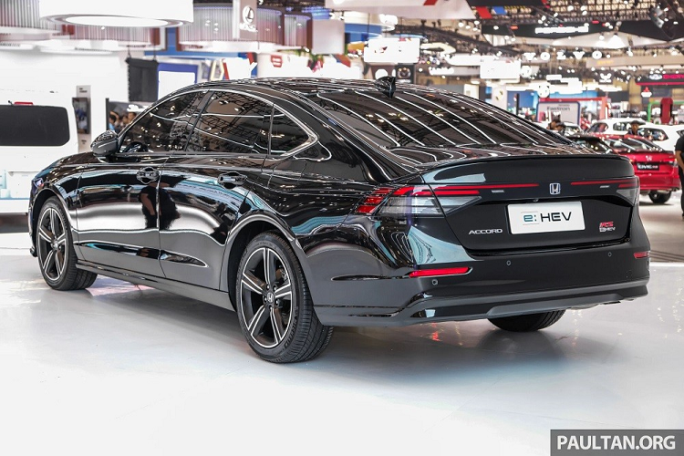 Hiện thời điểm bán ra và mức giá xe Honda Accord 2024 tại thị trường Indonesia chưa được công bố. Trong khi đó, ở phiên bản cũ, xe có giá 787,3 triệu Rupiah (khoảng 1,24 tỷ đồng).