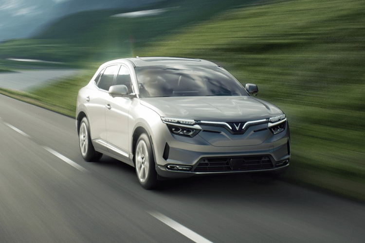 VinFast VF8 dang ky tai My cao hon oto dien Mazda va Jaguar