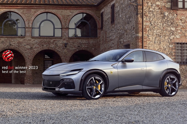 Đây là 1 tin cực vui dành cho các hãng xe ngựa chồm, vì trong năm 2022, đã có rất nhiều siêu xe, xe SUV đẹp mắt được giới thiệu, nhưng chiếc SUV Purosangue đầu tiên của Ferrari đã đoạt ngay danh hiệu cao quý nhất của giải thưởng Red Dot Awards.