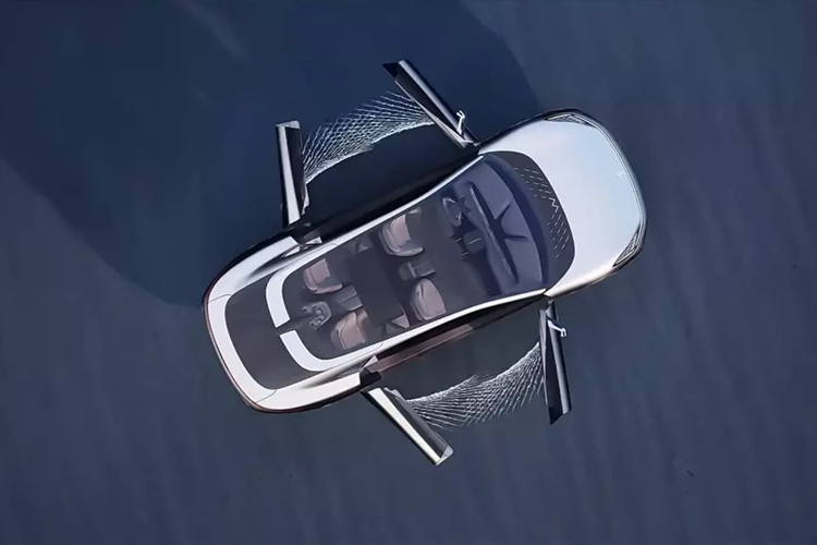 Bên cạnh đó là vô lăng hình chữ nhật với thiết kế đậm chất tương lai và hệ thống đèn viền tạo sự ấm cúng cho nội thất. Tiếp theo là cụm điều khiển trung tâm được tách rời thành hai phần thay vì nối liền như thiết kế truyền thống.