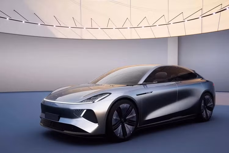 Sau 2 năm, Skyworth tiếp tục ra mắt một mẫu xe mới mang tên Skyhome. Tạm thời, Skyworth Skyhome 2024 mới chỉ dừng lại ở mức xe concept. Với hàng trăm mẫu ô tô điện Trung Quốc hiện đang có mặt trên thị trường, Skyworth đương nhiên phải tìm cách để tạo điểm nhấn và sự khác biệt cho Skyhome.