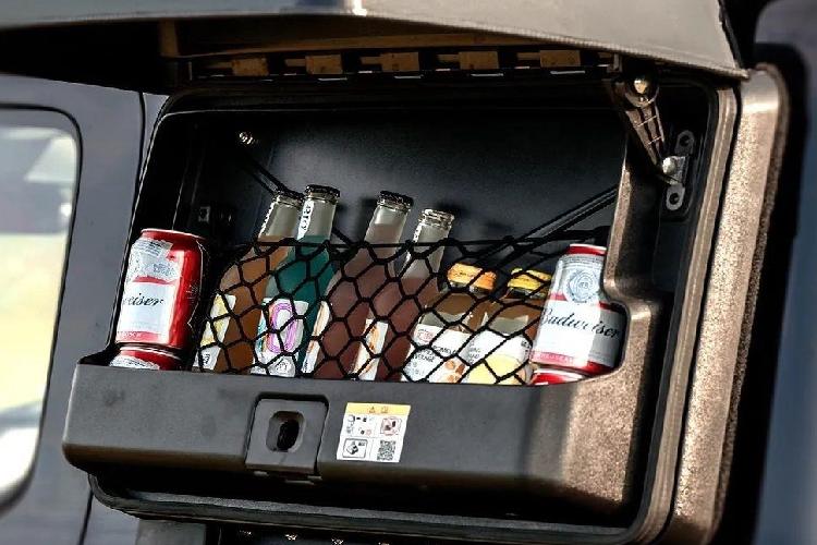 Với nhiều người giờ đây, Baojun Yep không chỉ là 1 chiếc xe điện rất thú vị khi mang thiết kế giống với Suzuki Jimny hay còn được gọi là "tiểu Mercedes-Benz G-Class", mà còn có nhiều bản độ khá cá tính, thể hiện phong cách rất cá tính và đặc trưng cho giới trẻ Gen Z hiện nay.