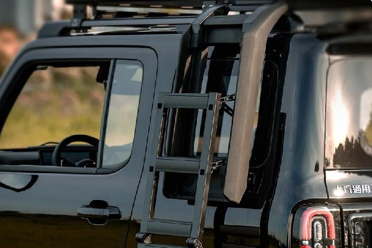 Đánh giá sơ qua, dù đây chỉ là 1 gói trang bị thêm các đồ chơi phục vụ mục đích dã ngoại cuối tuần nhưng nó cũng mang đến sự mới lạ cho chiếc xe điện Baojun Yep, kích thích nhiều hơn sự tò mò cho người mua xe, vì ai cũng ngại, xe điện như Baojun Yep chỉ nên đi loanh quanh trong thành phố.