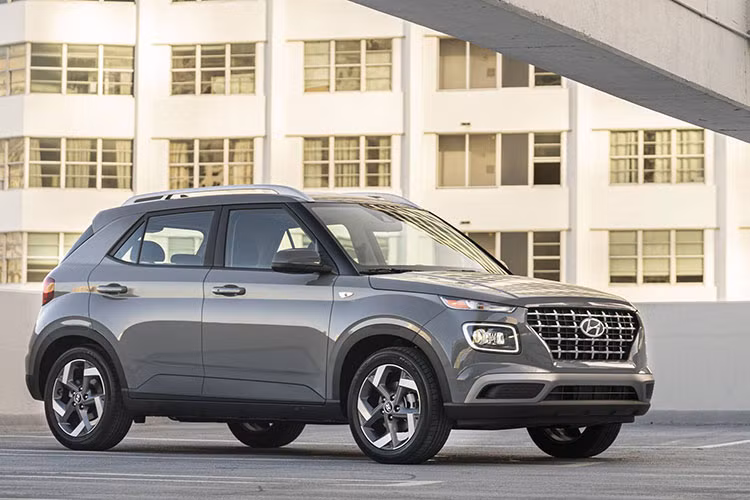 Xếp đầu bảng là Hyundai Venue với chi phí sử dụng ở Mỹ là 30.555 USD (khoảng 692 triệu đồng), tiếp theo là Subaru Forester với 39.473 USD (khoảng 895 triệu đồng). Xếp cuối là Toyota Tundra với chi phí sử dụng trong 5 năm đầu khoảng 47.679 USD (khoảng 1,08 tỷ đồng).