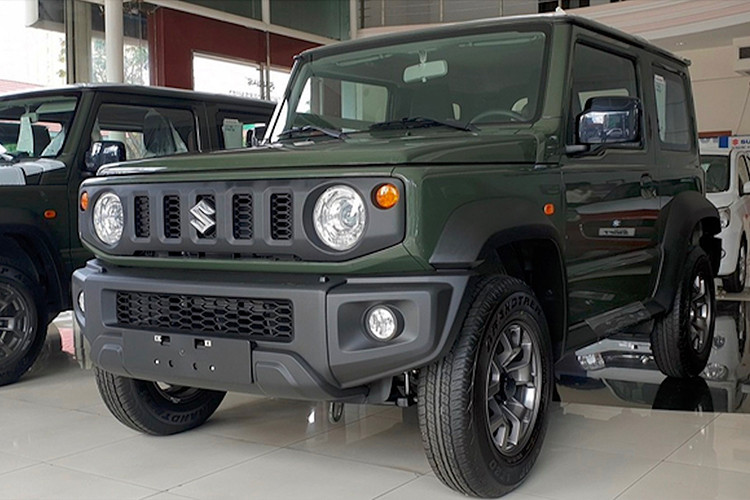 Từ hồi đầu năm nay, Suzuki Jimny đã được một số đại lý chính hãng nhận đặt cọc tại Việt Nam. Theo thông tin từ tư vấn bán hàng, số lượng xe được phân phối về chỉ giới hạn trong 150 xe và dự đoán đã bán hết.