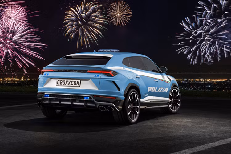 Tại Việt Nam, Lamborghini Urus Perfomante được phân phối chính hãng với giá 16,5 tỷ đồng, bản thấp hơn là Urus S có giá 14,9 tỷ đồng.