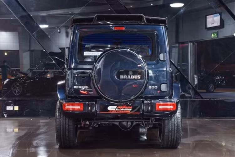Mới đây, một bản độ Suzuki Jimmy độ Brabus G-Class đã được giới thiệu tại Dubai đã khiến giới mê xe phải trầm trồ vì nó được nâng cấp kỹ đến từng chi tiết, trông hệt như một chiếc G-Class thu nhỏ.