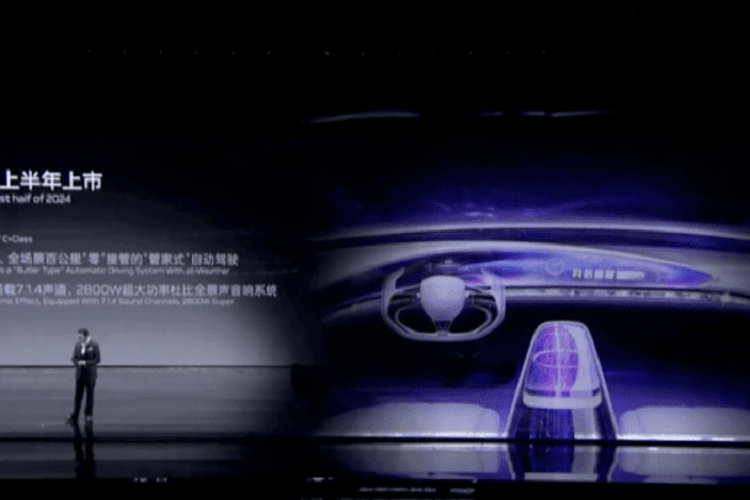 Hồng Kỳ E001 đã được sản xuất thử và xuất xưởng tại nhà máy ở Trung Quốc vào tháng 1/2023. Nhiều khả năng mẫu xe này sẽ bán ra tại thị trường Trung Quốc vào nửa cuối năm nay. Sau đó, sẽ đến lượt Hồng Kỳ E202 được sản xuất thương mại và ra mắt thị trường Trung Quốc cũng vào nửa cuối năm nay.