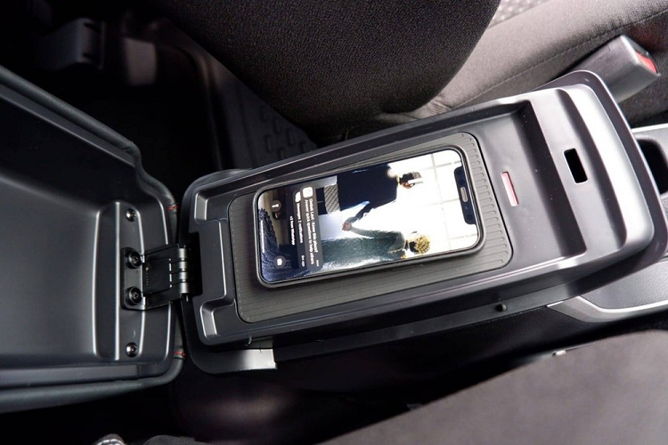 Trong khi đó, Toyota Rush đã bị ngừng bán ở Việt Nam từ năm ngoái. Trong khi 2 người anh em Hilux và Wigo đã quay trở lại Việt Nam sau một thời gian vắng bóng thì Rush có lẽ sẽ không tái xuất ở nước ta.