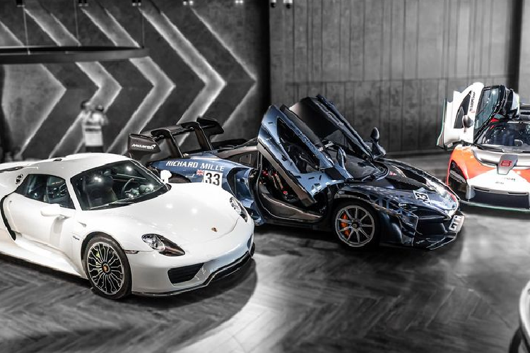 McLaren Senna GTR độc nhất Việt Nam này là mẫu xe thứ 3 mang hậu tố "GTR" trong dải sản phẩm của McLaren, bên cạnh các mẫu F1 GTR và P1 GTR. Tương tự hai mẫu xe trước đó, Senna GTR là phiên bản hiệu suất cao, nhẹ hơn và được phát triển dành riêng cho đường đua.