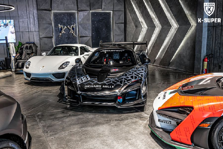 Ngay sau khi ra mắt, McLaren Senna GTR đã nhanh chóng thu hút sự chú ý của của giới đại gia Việt. Không lâu sau, một vị doanh nhân bí ẩn đã nhanh chóng đặt mua chiếc hypercar thông qua đại lý nhập khẩu xe tư nhân có tiếng ở TP.HCM. Theo giới mê xe, sau khi nộp đủ thuế phí mức giá xe McLaren Senna GTR sẽ lên đến 100 tỷ đồng.