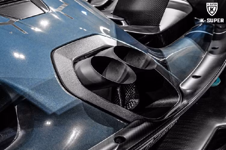 McLaren Senna được trang bị động cơ V8, dung tích 4.0L tăng áp kép tương tự phiên bản tiêu chuẩn nhưng đã được tinh chỉnh để mang lại công suất 814 mã lực và 800 Nm mô-men xoắn.