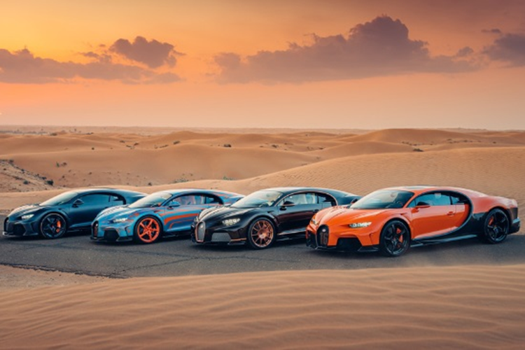 Trong quy trình sản xuất Bugatti - riêng việc sơn xe nếu như những hãng xe phổ thông khác, quy trình sơn lắp đặt hầu hết đều theo dây chuyền do robot thực hiện để đảm bảo sự nhanh chóng và tốc độ, nhưng với những chiếc xe của thương hiệu siêu xe Pháp thì lại khác.