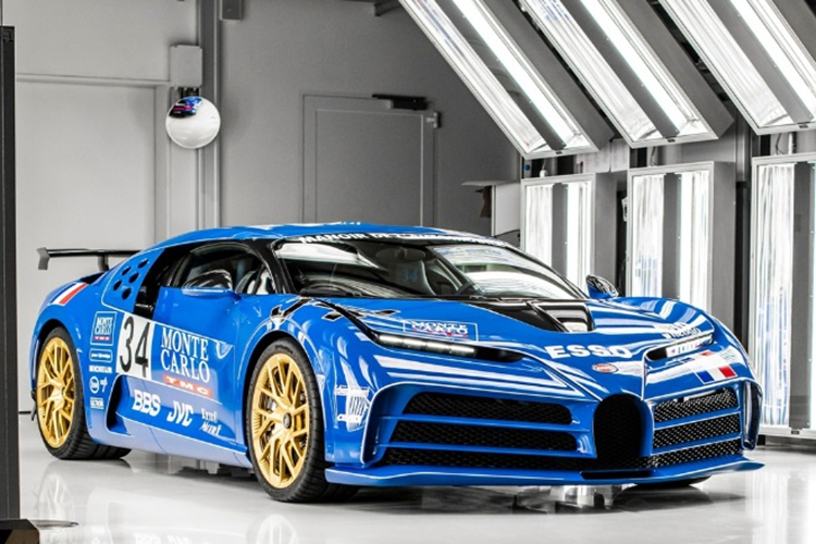 Sau khi hoàn thiện công đoạn sơn màu, từng tấm thân xe sẽ được kiểm tra lại một lần nữa. Nếu các tấm thân có màu chưa đồng đều, một tấm có màu hơi tối hay hơi sáng hơn những tấm khác, tấm đó sẽ được sơn lại ở xưởng.