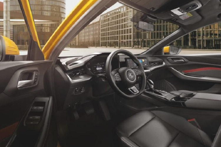 Ở các phiên bản còn lại, MG5 2023 sẽ được trang bị những tính năng tiêu chuẩn như: đèn pha LED, mâm xe hợp kim 17-inch, vô lăng đa chức năng tích hợp điều chỉnh 3 chế độ lái, ghế thể thao chỉnh điện 6 hướng ôm vào người lái, chìa khoá thông minh, nút khởi động START/STOP cùng bảng điều khiển trung tâm hướng đến vị trí người lái giúp cho chủ phương tiện có sự tiện lợi và thoải mái khi lái xe.