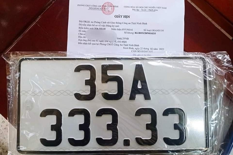 Nói cách khác, thông tin của anh Đ. đưa ra là sai sự thật. Do đó, anh Đ. đã bị xử phạt hành chính 7,5 triệu đồng và yêu cầu gỡ bài viết, đính chính thông tin. Đến ngày 23/2, Phòng Cảnh sát giao thông Công an tỉnh Ninh Bình xác nhận biển số 35A-333.33 đã được chủ xe Hyundai Grand i10 bấm trúng.