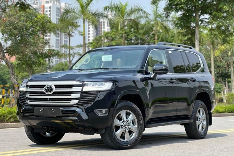 Cụ thể, trong tháng 7 đã có 63 chiếc Toyota Land Cruiser LC300 hạng sang được bàn giao tới người tiêu dùng, cao hơn doanh số tháng trước khoảng 19%. Doanh số tháng 7 của xe chiếm 22,5% tổng số xe Land Cruiser LC300 bán ra từ đầu năm 2023. 