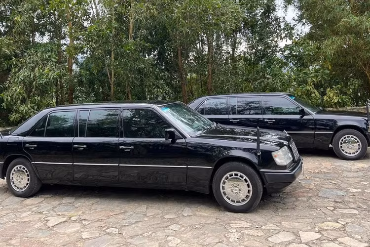 Về kiểu dáng, theo giới chơi xe thì đây nhiều khả năng vẫn là 1 chiếc Mercedes-Benz E-Class hạng sang bản kéo dài, có trang bị 3 cửa.