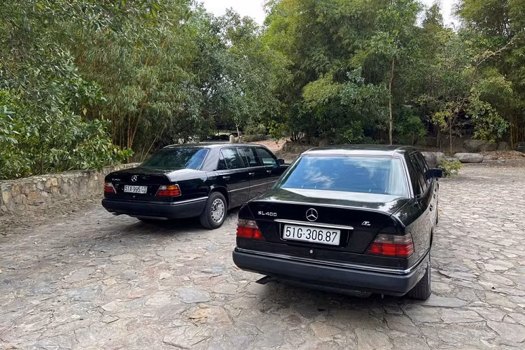 Chỉ biết rằng, chiếc xe Mercedes-Benz 280E Limousine 6 cửa thuộc đời 1993 từng được chào bán với giá lên đến 750 triệu đồng, sẽ cao so với nhiều người chơi xe nhưng với nhà sưu tập như ông Đặng Lê Nguyên Vũ thì lại quá hợp lý.