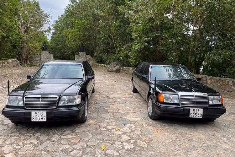 Theo giới chơi xe độc lạ, số lượng dòng xe Mercedes-Benz Limousine 6 cửa tại Việt Nam có không quá 2 chiếc và tất cả đều đã được 1 nhà sưu tập mang về garage của mình, người đó cũng rất yêu thích tậu các siêu xe, xe siêu sang theo bộ đôi, nhân vật đó chính là ông Đặng Lê Nguyên Vũ.