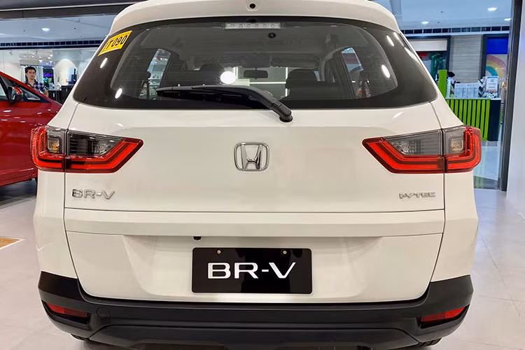 Tại thị trường Thái Lan xe đang có giá 26.710 USD (626 triệu đồng) và tại Indonesia là 19.280 USD (452 triệu đồng). Theo đó, mẫu MPV này sẽ được phân phối tại Việt Nam theo hình thức nhập khẩu nguyên chiếc từ Indonesia. Hiện tại, danh mục sản phẩm của Honda tại Việt Nam đang có City, Civic, HR-V, CR-V và Accord.