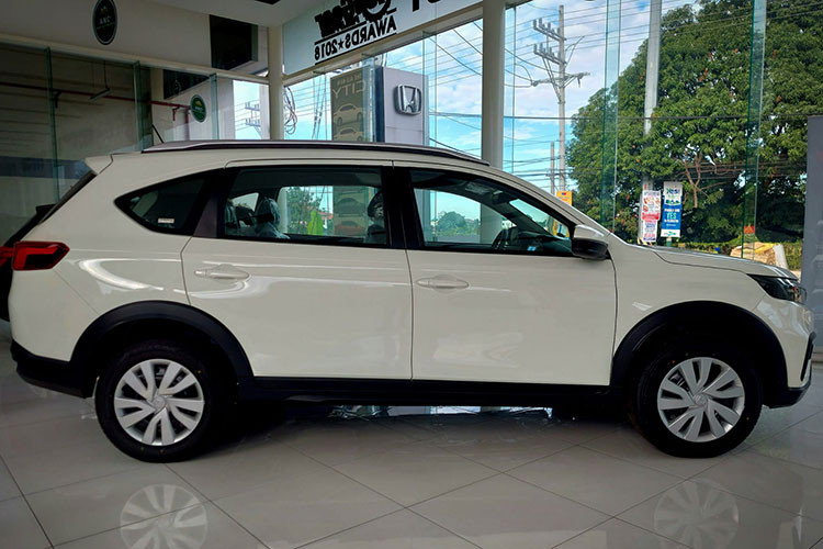 Theo các tư vấn bán hàng, người dùng tại Việt Nam khó có thể mong chờ mức giá xe Honda BR-V 2023 tốt nhất trong thời gian tới, bởi Honda thường có truyền thống định giá sản phẩm cao hơn mặt bằng chung của phân khúc.