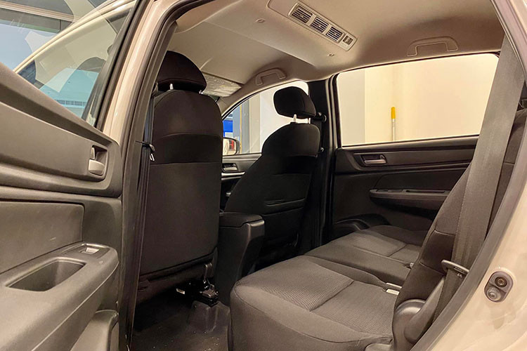 Các trang bị khác như Hệ thống hỗ trợ giữ làn đường (LKAS), hạn chế chệch làn với cảnh báo chệch làn đường (RDM với LDW), chỉnh chùm sáng tự động (AHB), kiểm soát hành trình thích ứng (ACC) và thông báo xe phía trước khởi hành (LCDN)…