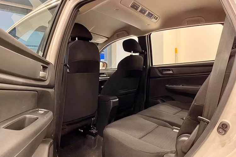 Các trang bị khác như Hệ thống hỗ trợ giữ làn đường (LKAS), hạn chế chệch làn với cảnh báo chệch làn đường (RDM với LDW), chỉnh chùm sáng tự động (AHB), kiểm soát hành trình thích ứng (ACC) và thông báo xe phía trước khởi hành (LCDN)…