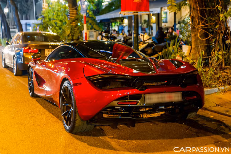 Khối động cơ này có khả năng sản sinh mức công suất cực đại lên tới 335 mã lực, mô-men xoắn cực đại đạt mức 500 Nm. Sức mạnh này giúp chiếc xe thể thao cổ điển tăng tốc từ 0 - 100 km/h chỉ trong vòng 4,2 giây.