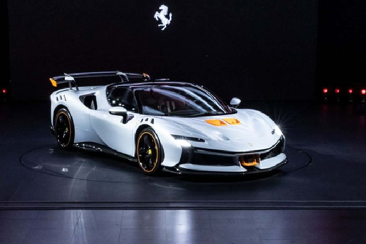 Được ra mắt vào năm 2005, chương trình nâng cấp xe đặc biệt XX là đặc quyền được Ferrari dành riêng cho một nhóm rất nhỏ những khách hàng "VIP" nhất của hãng. Những mẫu xe mang hậu tố XX trong tên gọi là kết quả của quá trình nghiên cứu công nghệ kỹ lưỡng nhất, được giám sát và quản lý bởi các kỹ sư Ferrari.