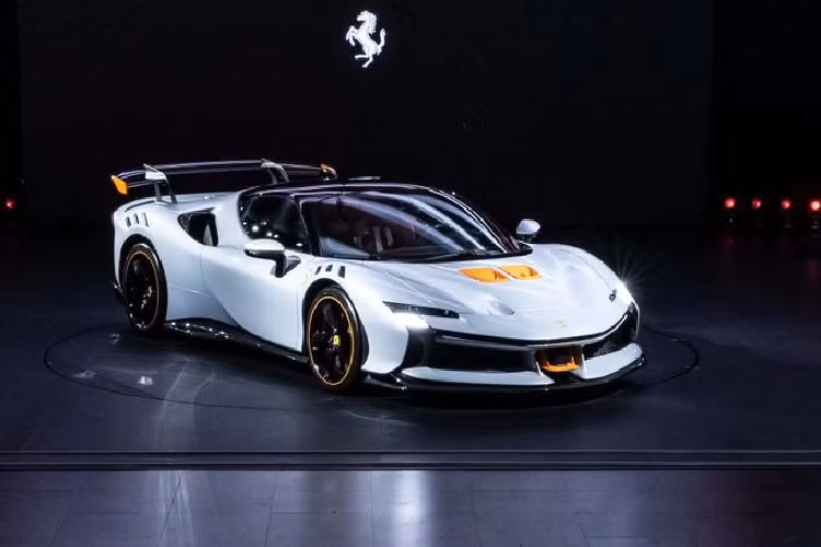 Được ra mắt vào năm 2005, chương trình nâng cấp xe đặc biệt XX là đặc quyền được Ferrari dành riêng cho một nhóm rất nhỏ những khách hàng "VIP" nhất của hãng. Những mẫu xe mang hậu tố XX trong tên gọi là kết quả của quá trình nghiên cứu công nghệ kỹ lưỡng nhất, được giám sát và quản lý bởi các kỹ sư Ferrari.