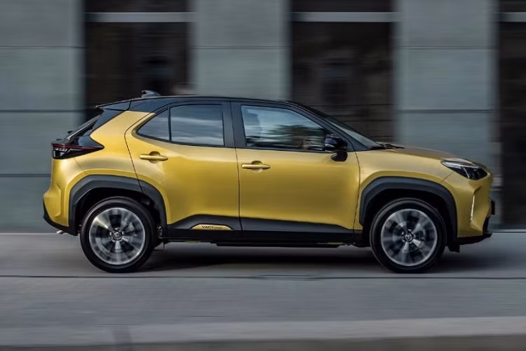 Bên cạnh đó, nhiều khả năng, Toyota Yaris Cross tại Đông Nam Á sẽ có 2 tùy chọn động cơ bao gồm: máy xăng 1.5L đi kèm hộp số tự động vô cấp CVT, dẫn động cầu trước và máy 1.5L hybrid e-Smart.