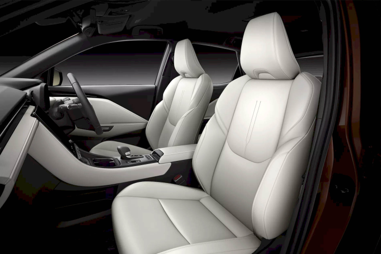 Tất cả các phiên bản LBX đều dùng chung một hệ thống truyền động hybrid với động cơ xăng 3 xy-lanh 1.5L và các mô-tơ điện, cùng với hộp số e-CVT và bộ pin NiMH. Ở trạng thái tiêu chuẩn, xe có 2 mô-tơ điện đặt tại cầu trước. Các bản Takumi và Takumi Design có thêm một mô-tơ điện nữa ở cầu sau, tạo nên hệ dẫn động 4 bánh E-Four AWD.