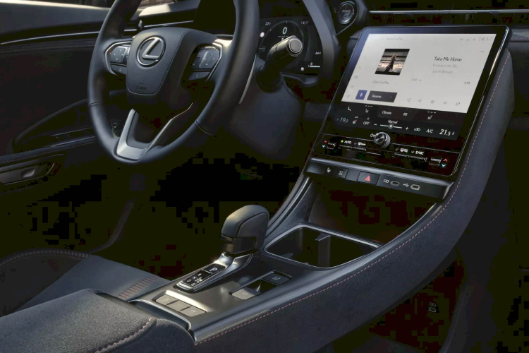 Cuối cùng là bản LBX Original Edition có giá lên tới 39.995 bảng (tương đương 1,194 tỷ đồng), sở hữu màu sơn vàng đồng Sonic Copper tương phản với bộ mâm 18 inch đen mờ, bộ tem decal đặc biệt, huy hiệu độc quyền và ốp cản thiết kế riêng.