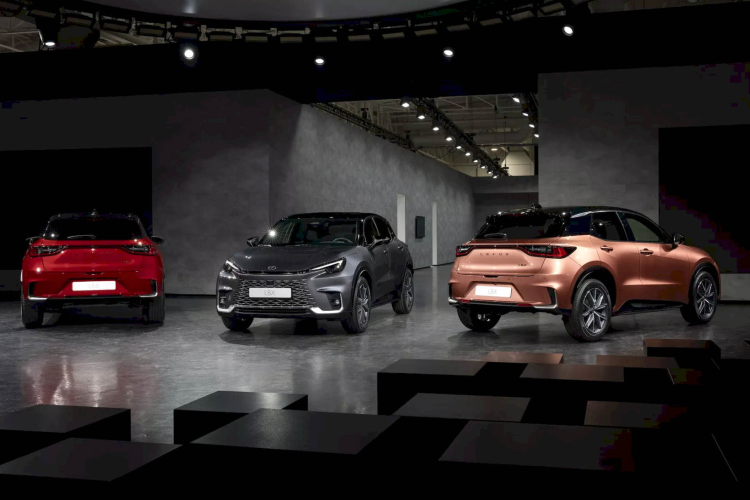 Lexus từng cho giới thiệu mẫu xe hoàn toàn mới mang tên LBX lần đầu vào tháng 6/2023. Tại thời điểm đó, hãng chỉ tiết lộ hình ảnh chính thức và các thông số kỹ thuật, nhưng chưa có giá bán cụ thể. Đến nay, Lexus LBX 2024 mới tại thị trường Anh Quốc đã được công bố, có thể dùng để tham khảo cho phần còn lại của châu Âu.