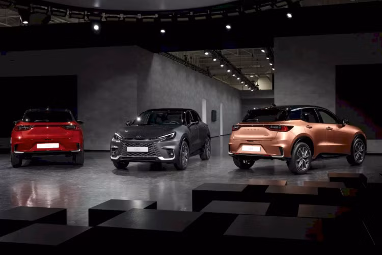 Lexus từng cho giới thiệu mẫu xe hoàn toàn mới mang tên LBX lần đầu vào tháng 6/2023. Tại thời điểm đó, hãng chỉ tiết lộ hình ảnh chính thức và các thông số kỹ thuật, nhưng chưa có giá bán cụ thể. Đến nay, Lexus LBX 2024 mới tại thị trường Anh Quốc đã được công bố, có thể dùng để tham khảo cho phần còn lại của châu Âu.