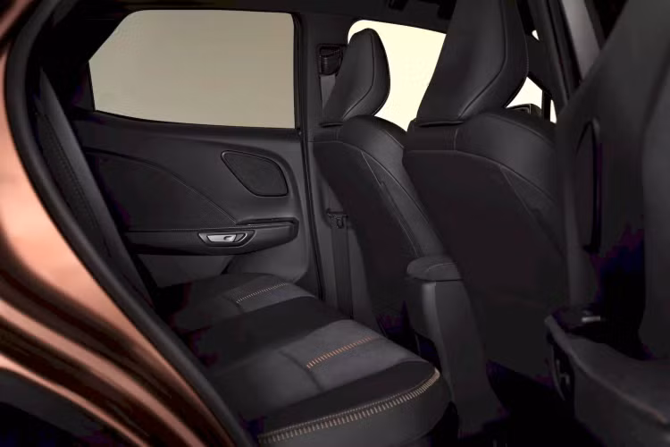 Lexus chỉ tiết lộ rằng mẫu LBX với hệ dẫn động AWD sẽ đạt mức công suất tốt nhất là 134 mã lực (100 kW) và mô-men xoắn cực đại 185 Nm, giúp xe tăng tốc 0-100 km/h trong vòng 9,2 giây. Hệ thống treo sau cũng có sự khác biệt khi bản cầu trước dùng dầm xoắn còn bản AWD dùng tay đòn kép. Hệ thống treo trước là MacPherson ở cả 2 bản.