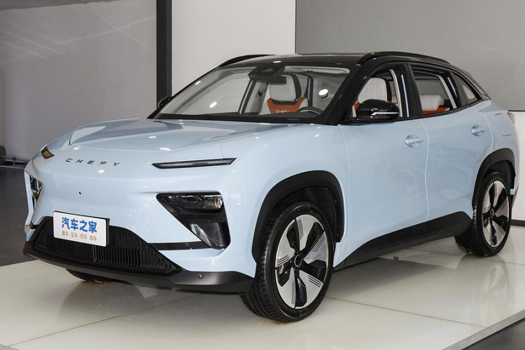 Theo 1 số thông tin nội bộ, Chery New Energy dự kiến sẽ ra mắt eQ7 với giới truyền thông cũng như khách hàng của mình vào tháng 8 này, về mức giá xe Chery eQ7 2023 sẽ rơi vào khoảng 130.000 nhân dân tệ đến 170.000 nhân dân tệ (tương đương 419 triệu đến 548 triệu đồng).