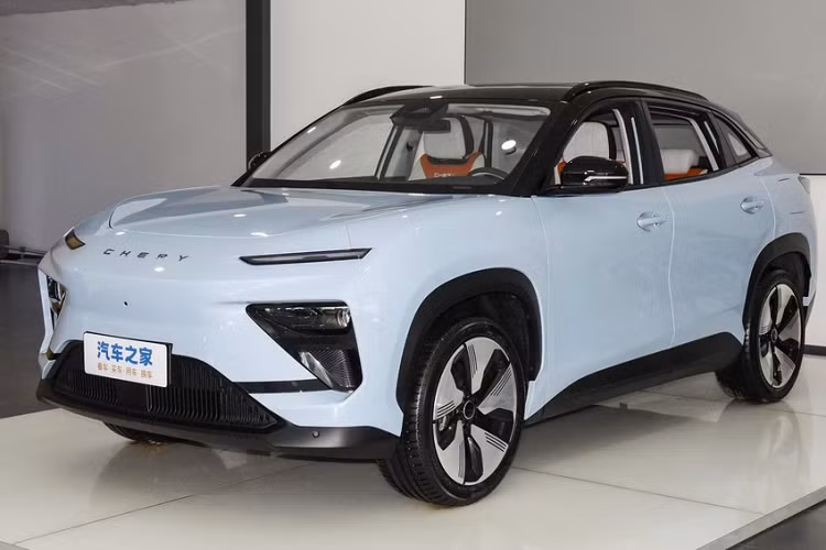 Theo 1 số thông tin nội bộ, Chery New Energy dự kiến sẽ ra mắt eQ7 với giới truyền thông cũng như khách hàng của mình vào tháng 8 này, về mức giá xe Chery eQ7 2023 sẽ rơi vào khoảng 130.000 nhân dân tệ đến 170.000 nhân dân tệ (tương đương 419 triệu đến 548 triệu đồng).